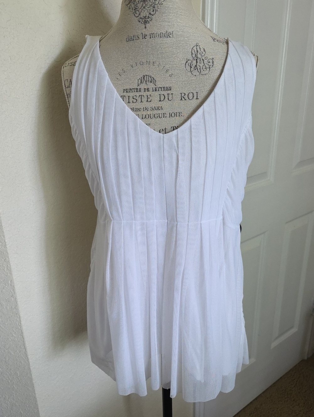 Chadwicks White Pleated V-Neck Sleeveless Top